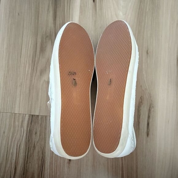 Minnetonka Womens Slip On Size 7.5 White Perforated Breathable Casual Comfort - Picture 7 of 7